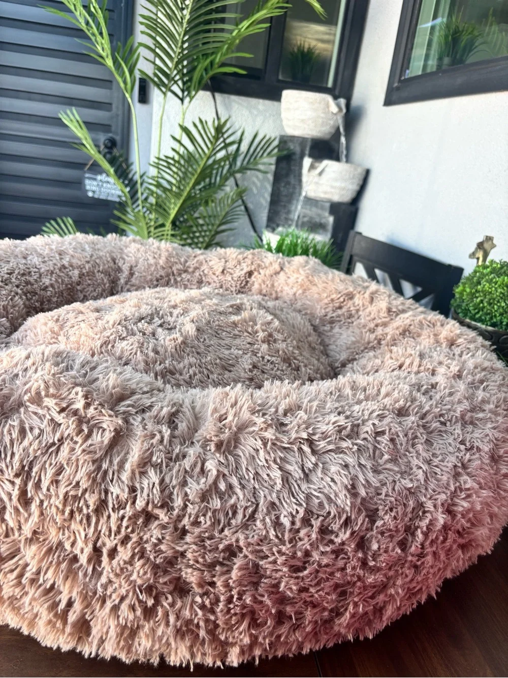 BEDSURE LARGE SIZE FUZZY CALMING BROWN PET BED 🐾🐶